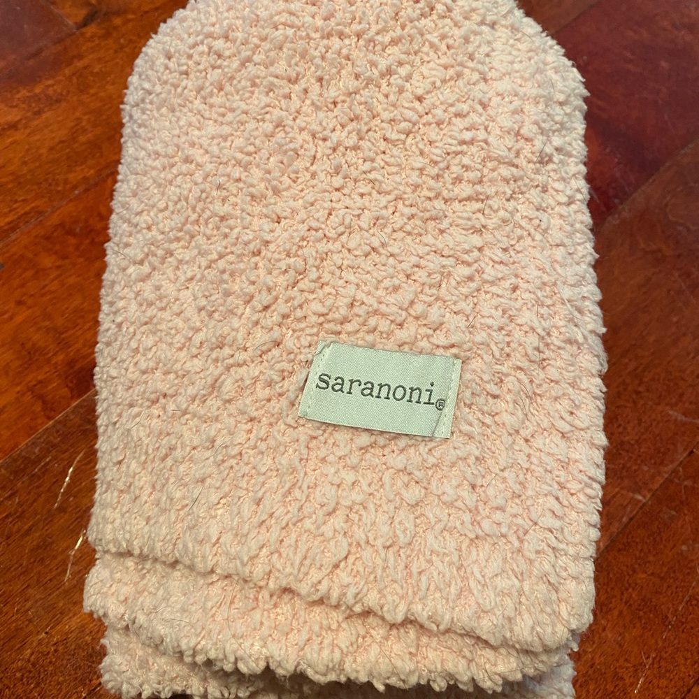 Saranoni pink blanket